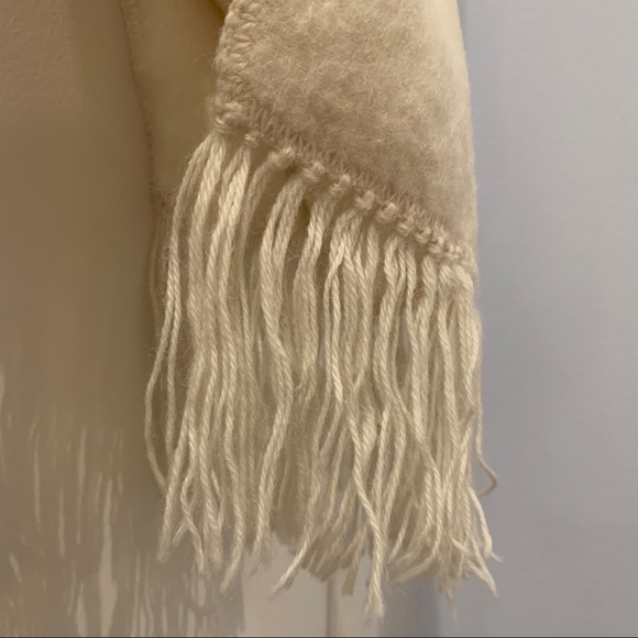 Alpaca wool cream fringed scarf - Picture 4 of 7